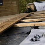 Kit terrasse prêt à poser : lames bois, lambourdes et vis inox