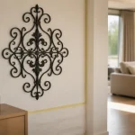 Décoration fer forgé intérieur : mur noir mat ajouré