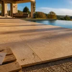 Terrasse travertin : pente 2% et pose durable
